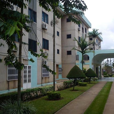 Hotel Azur Yaoundé Buitenkant foto
