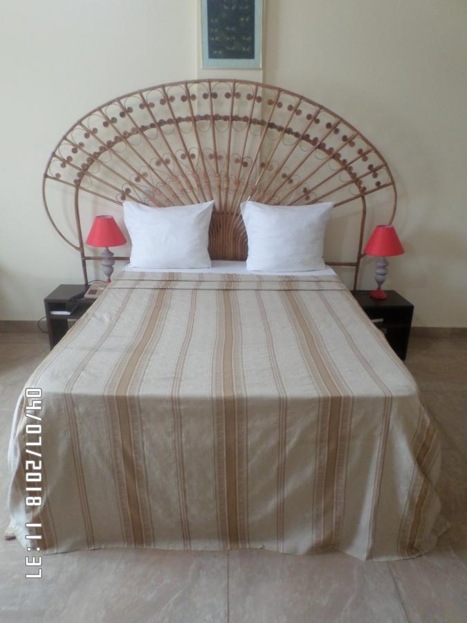 Hotel Azur Yaoundé Buitenkant foto