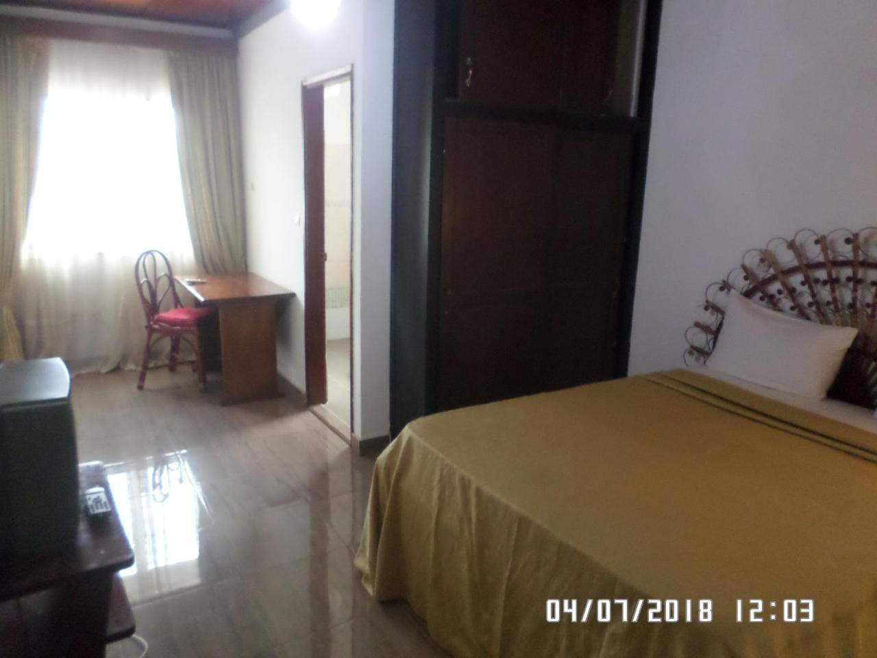 Hotel Azur Yaoundé Buitenkant foto