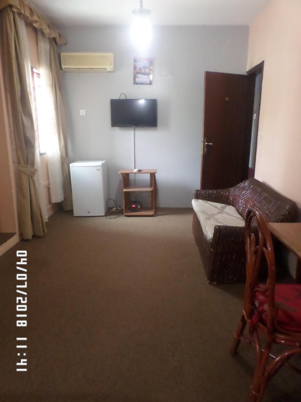Hotel Azur Yaoundé Buitenkant foto