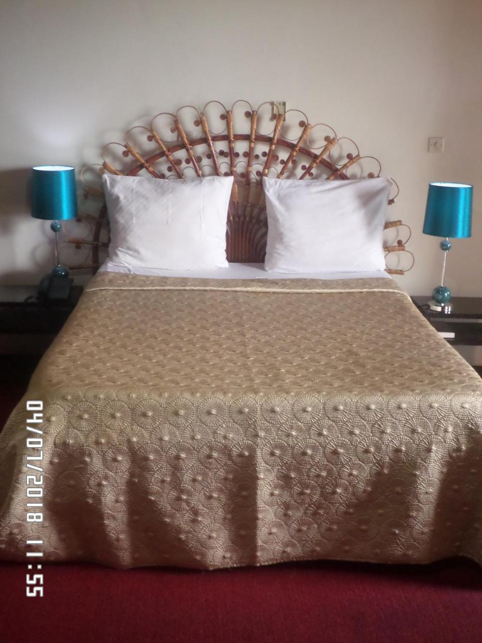 Hotel Azur Yaoundé Buitenkant foto