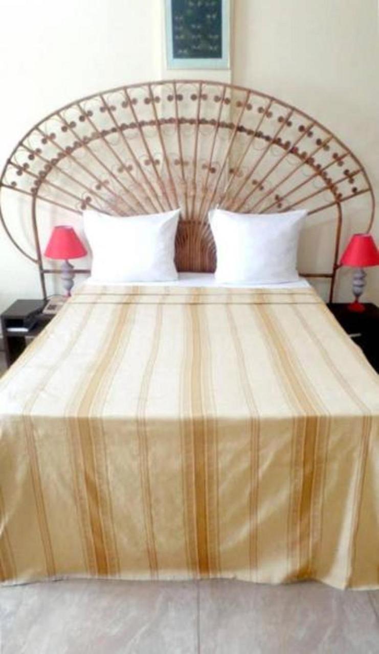 Hotel Azur Yaoundé Buitenkant foto