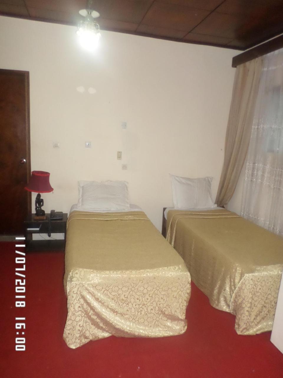 Hotel Azur Yaoundé Buitenkant foto