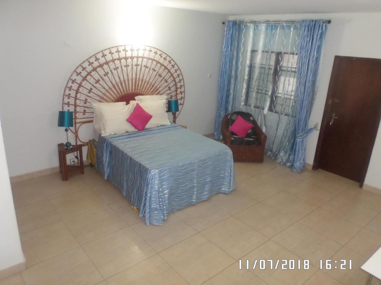 Hotel Azur Yaoundé Buitenkant foto