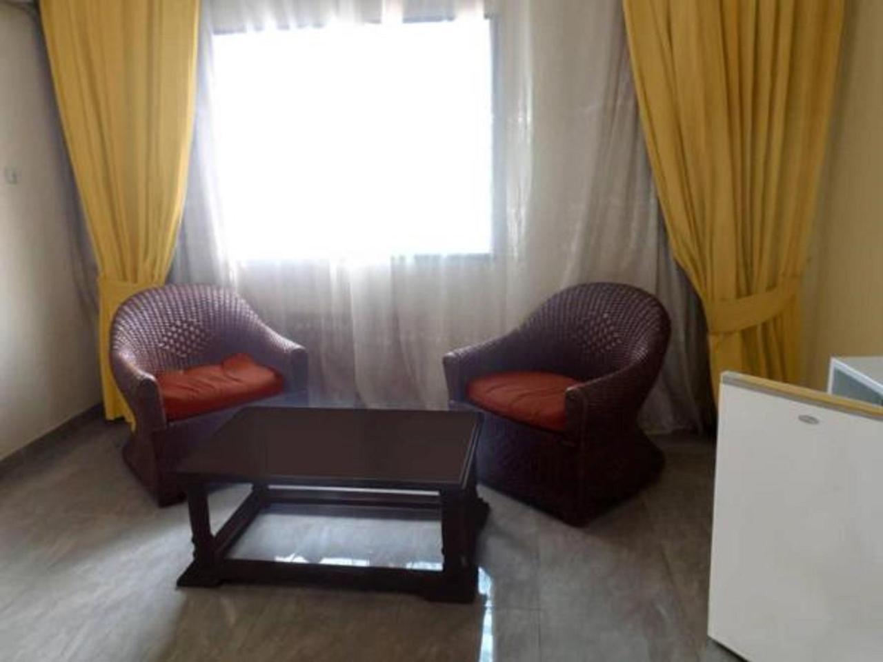 Hotel Azur Yaoundé Buitenkant foto