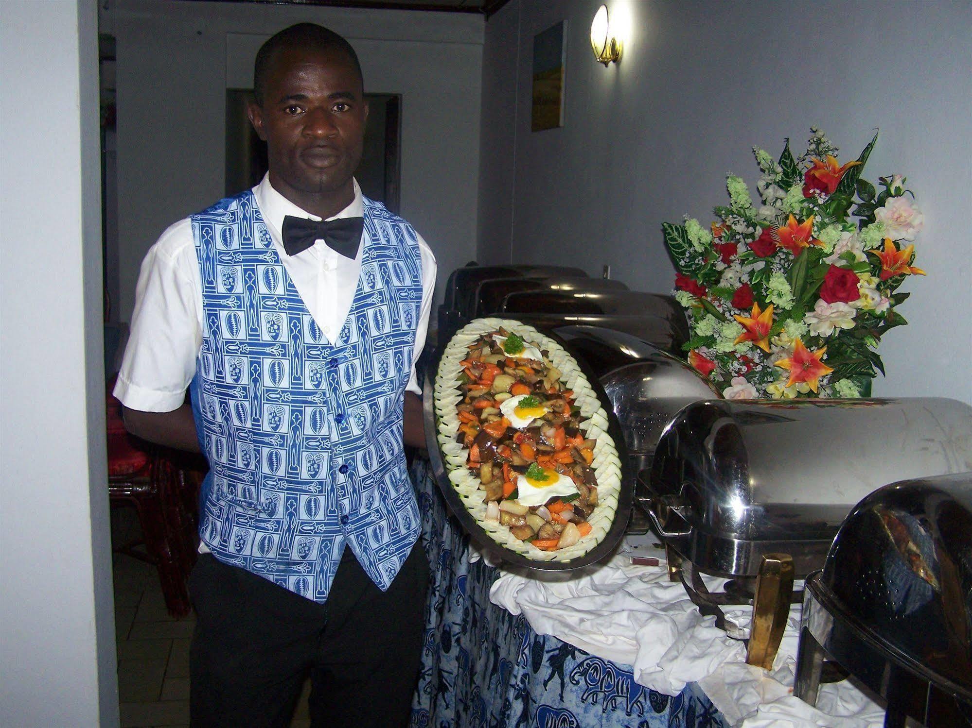 Hotel Azur Yaoundé Buitenkant foto
