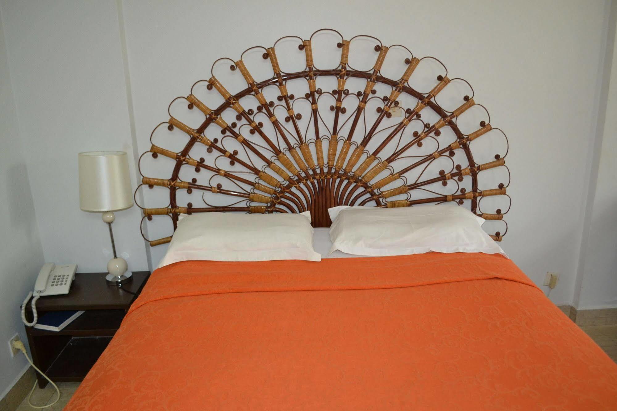 Hotel Azur Yaoundé Buitenkant foto