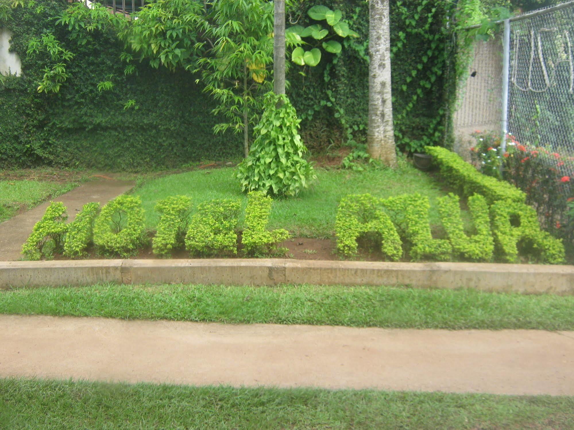 Hotel Azur Yaoundé Buitenkant foto